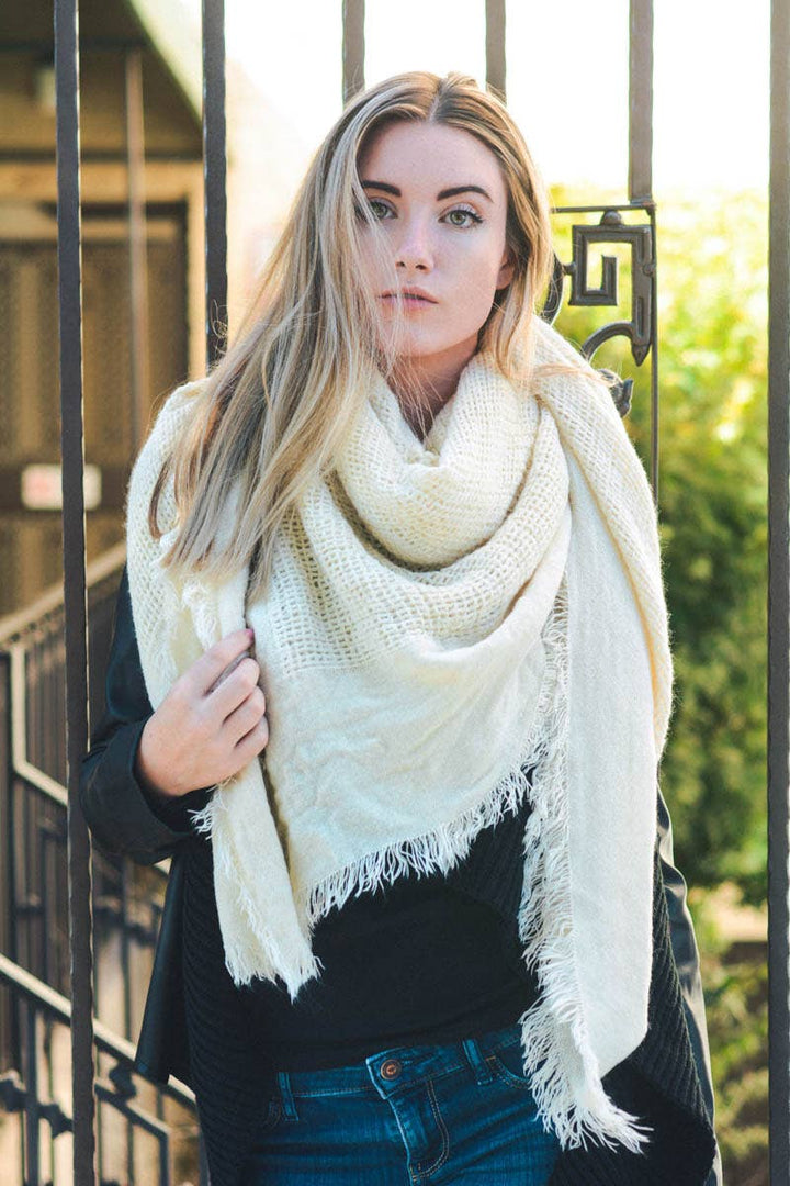 🍂 Cozy Chic: Open Weave Square Scarf in 5 Colors!
