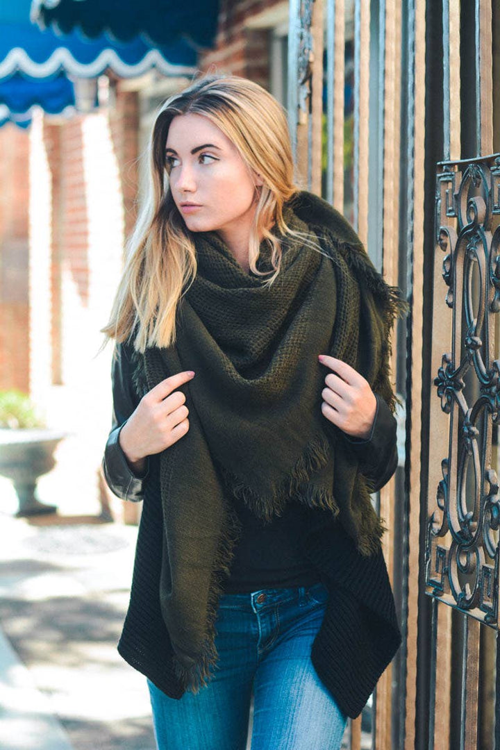 🍂 Cozy Chic: Open Weave Square Scarf in 5 Colors!